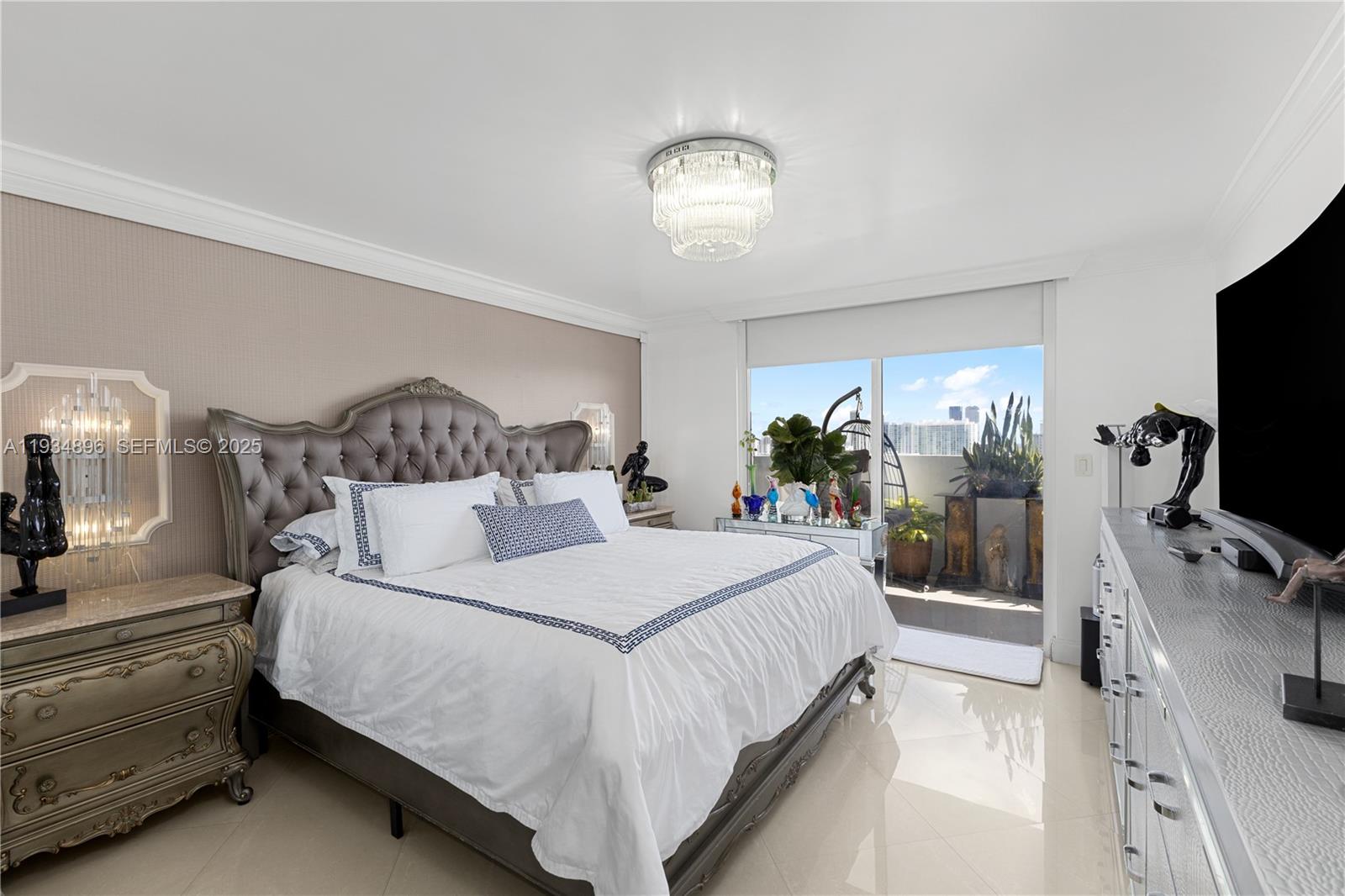 COMMODORE PLAZA CONDO - Residential