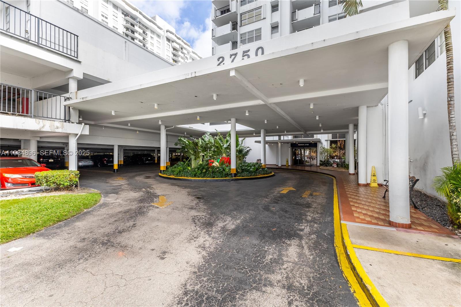 COMMODORE PLAZA CONDO - Residential