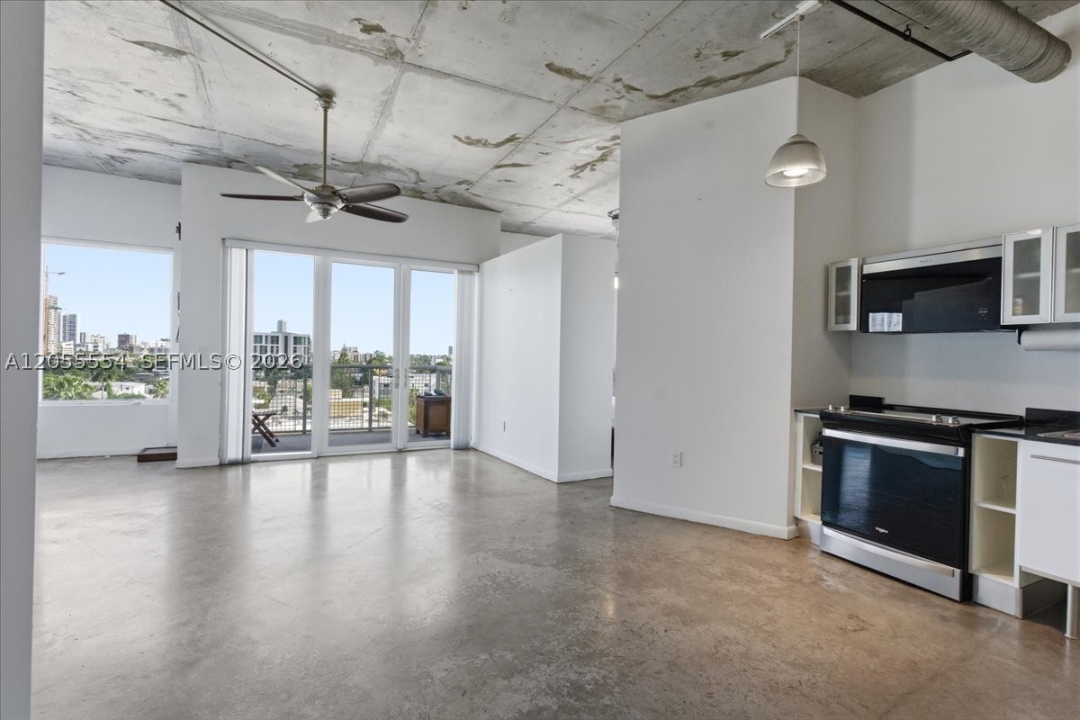10 SW South River Dr 806