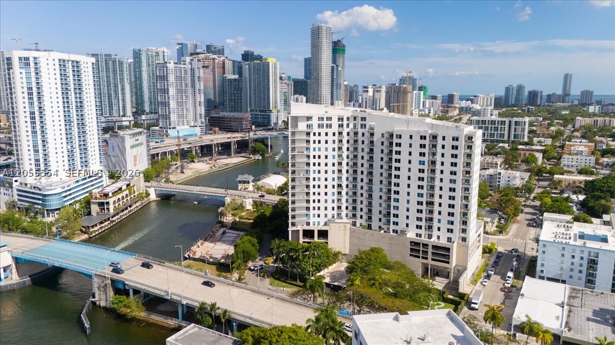 10 SW South River Dr 806