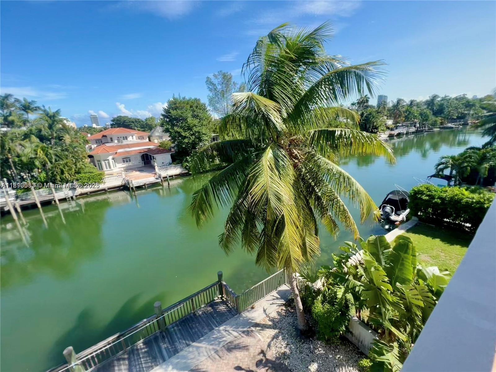 Rental Property at 4011 N Meridian Ave 38, Miami Beach, Miami-Dade County, Florida - Bedrooms: 1 
Bathrooms: 1  - $2,600 MO.