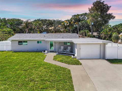 Photo of 1990 NE 35th St, Lighthouse Point, FL 33064 (MLS # A11771009)