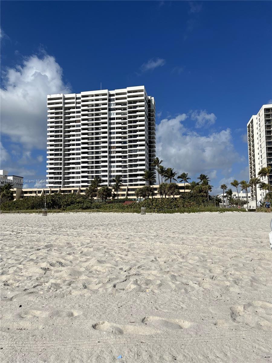2555 Collins Ave 2112