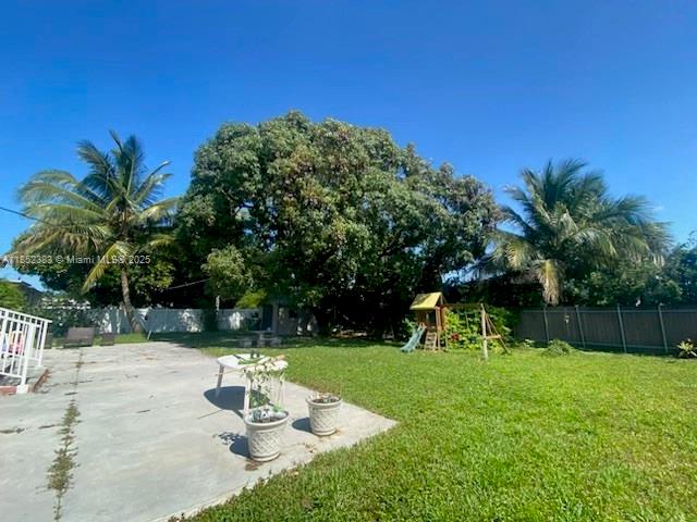 390 W 51st St