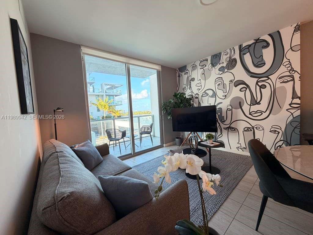 QUADRO CONDO - Residential