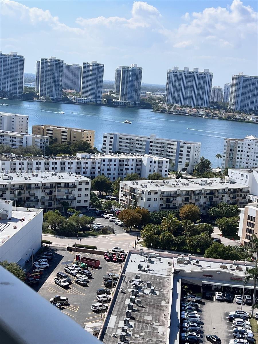 TRUMP INTERNATIONAL SONES - Residential