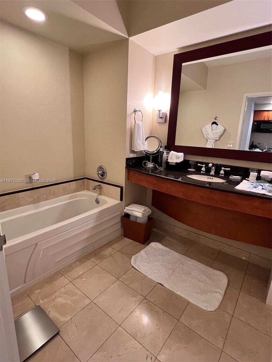 TRUMP INTERNATIONAL SONES - Residential