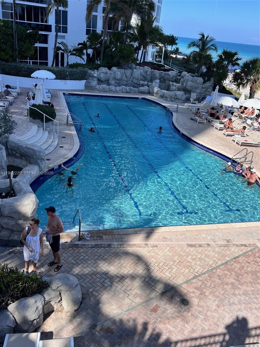 TRUMP INTERNATIONAL SONES - Residential