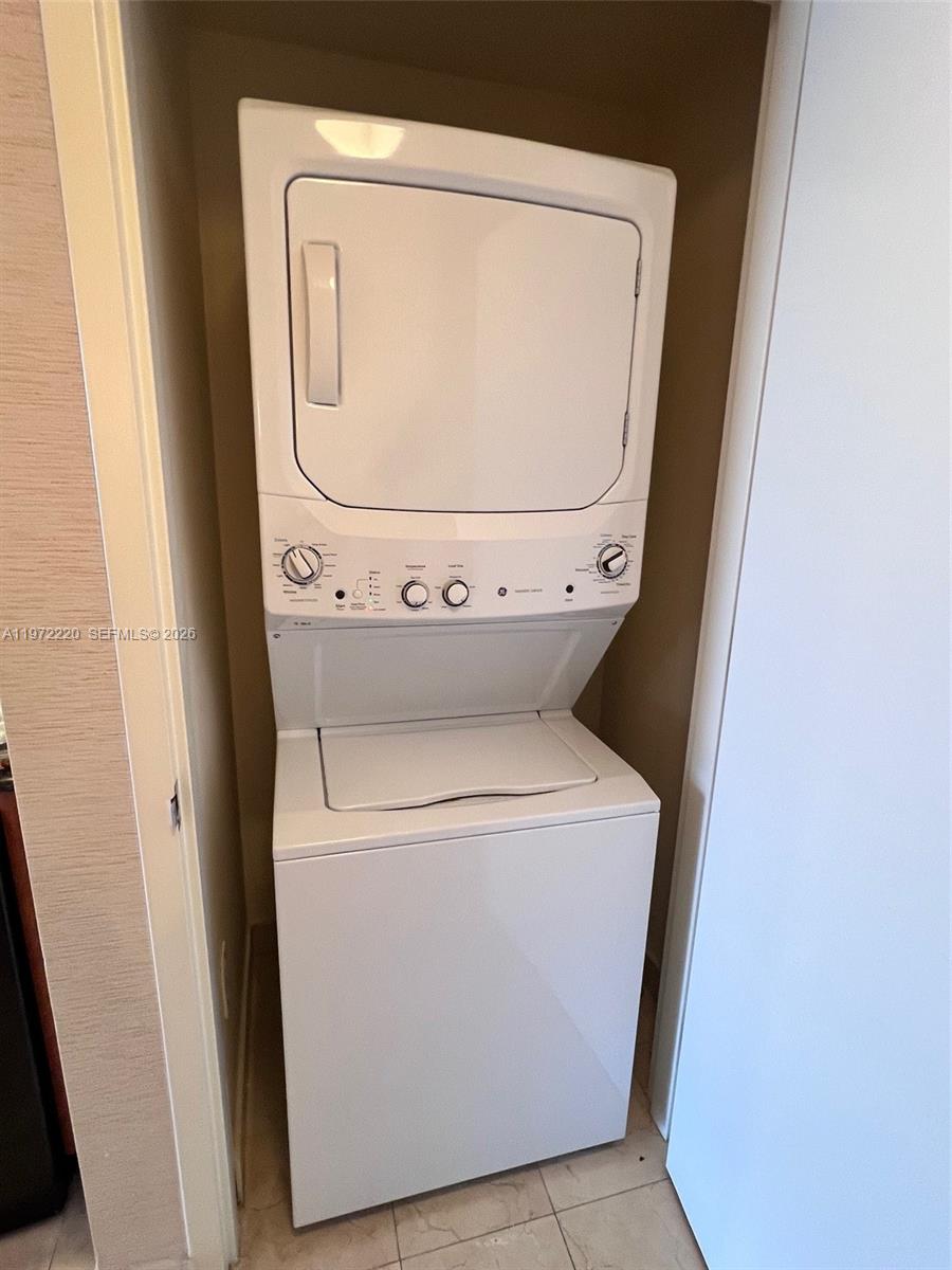 TRUMP INTERNATIONAL SONES - Residential