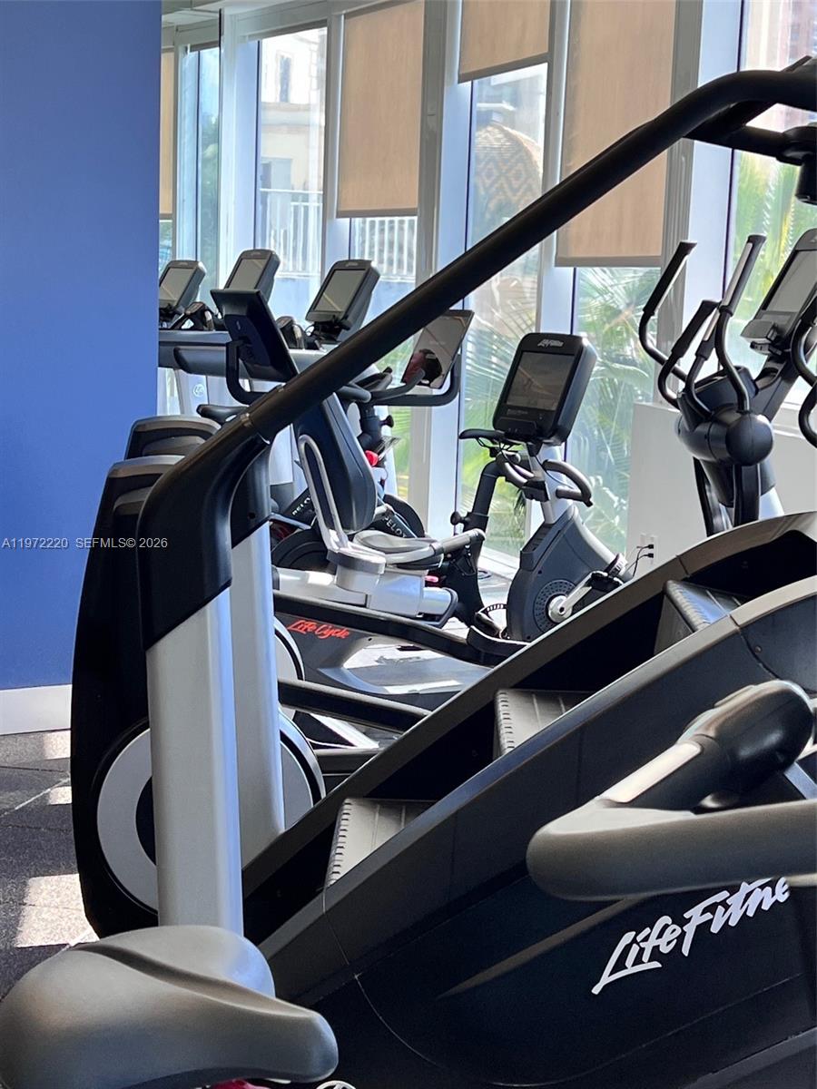 TRUMP INTERNATIONAL SONES - Residential