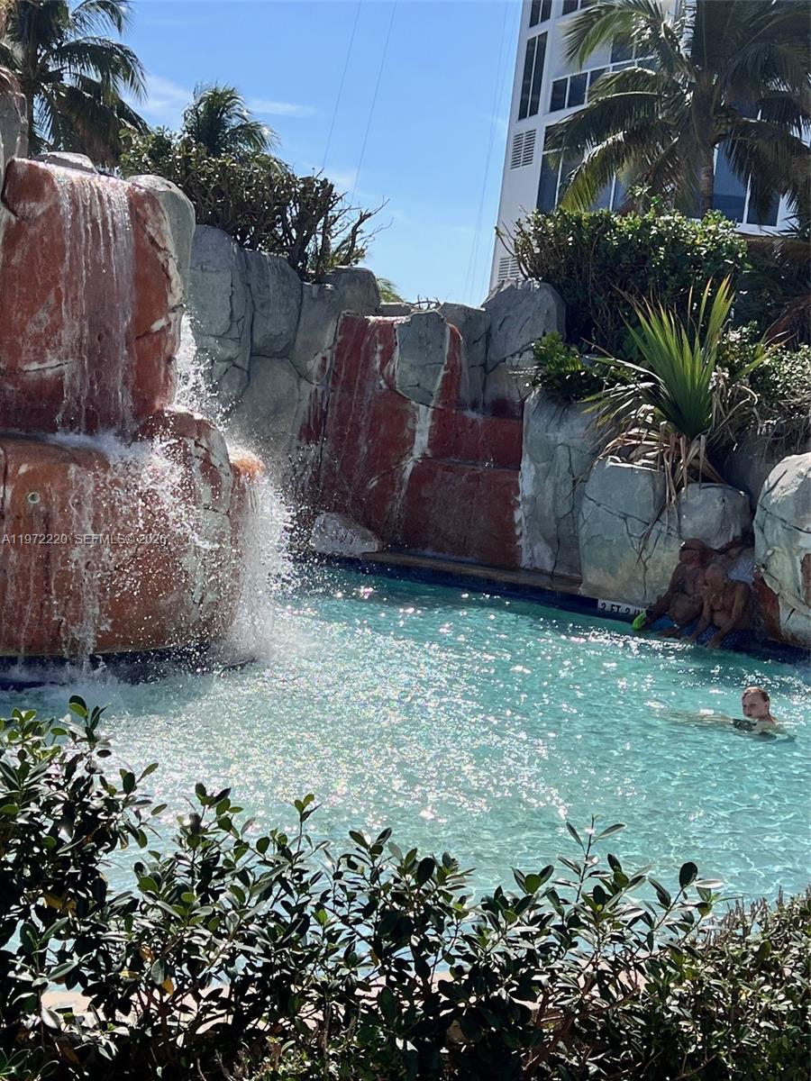 TRUMP INTERNATIONAL SONES - Residential