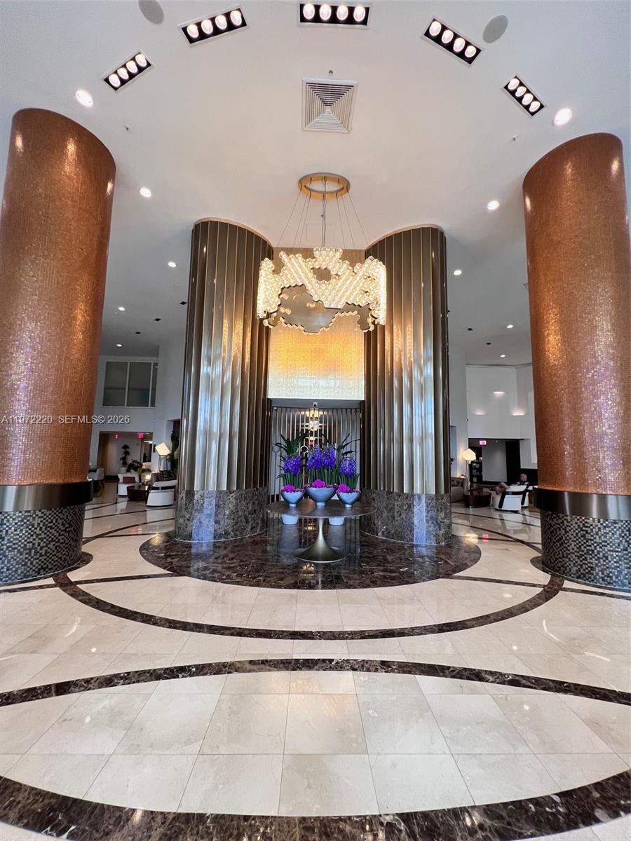 TRUMP INTERNATIONAL SONES - Residential