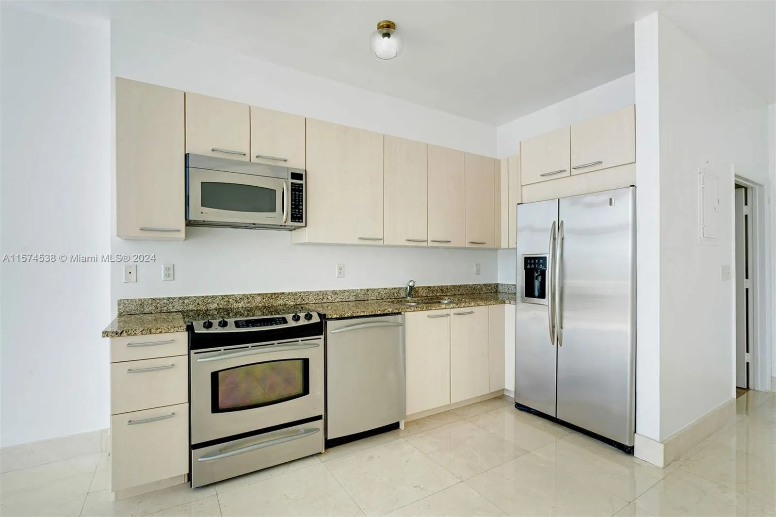 Miami Beach, Florida 33139, United States, 1 Bedroom Bedrooms, ,2 BathroomsBathrooms,Residential,Active,59239