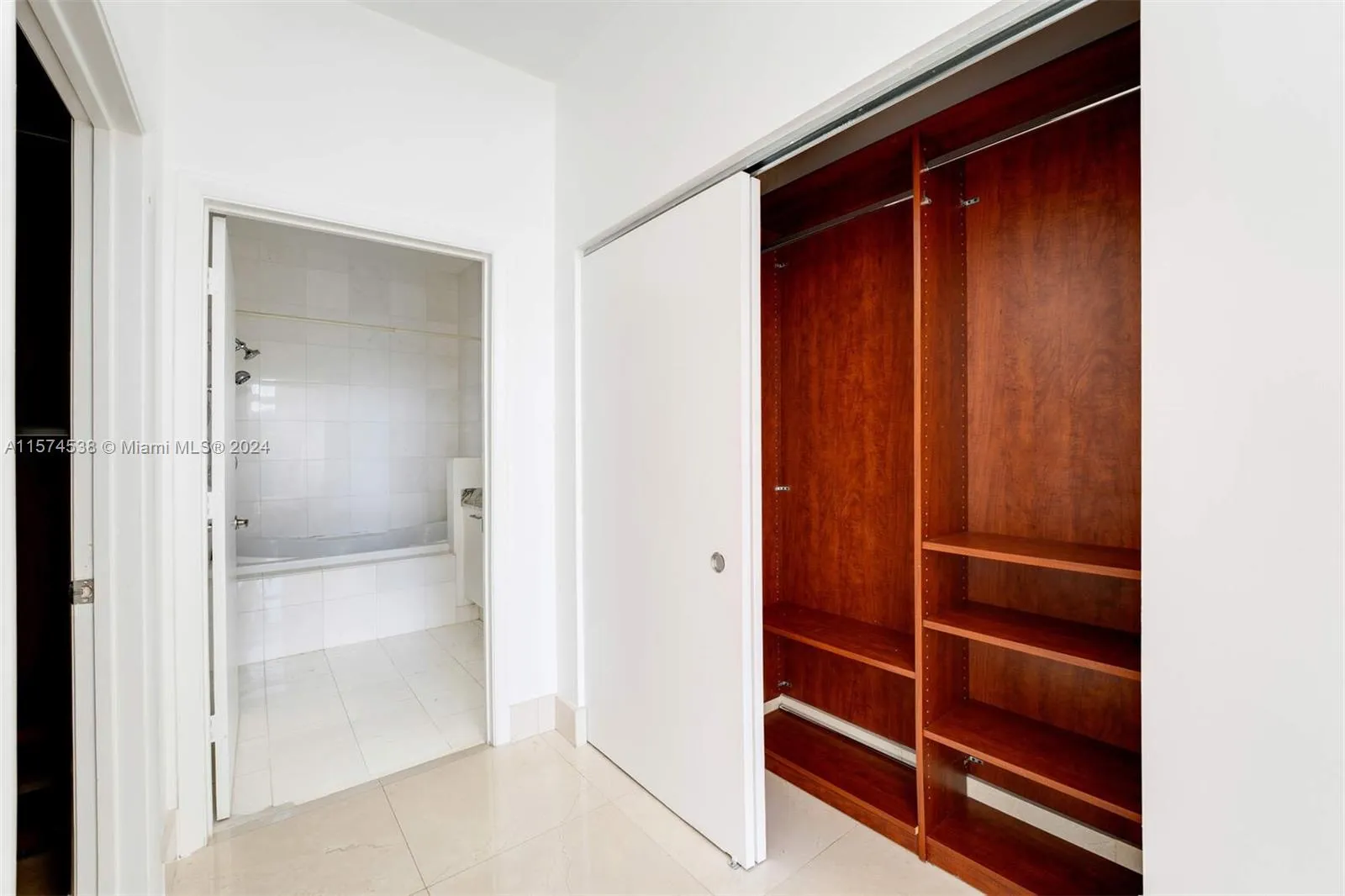 Miami Beach, Florida 33139, United States, 1 Bedroom Bedrooms, ,2 BathroomsBathrooms,Residential,Active,59239