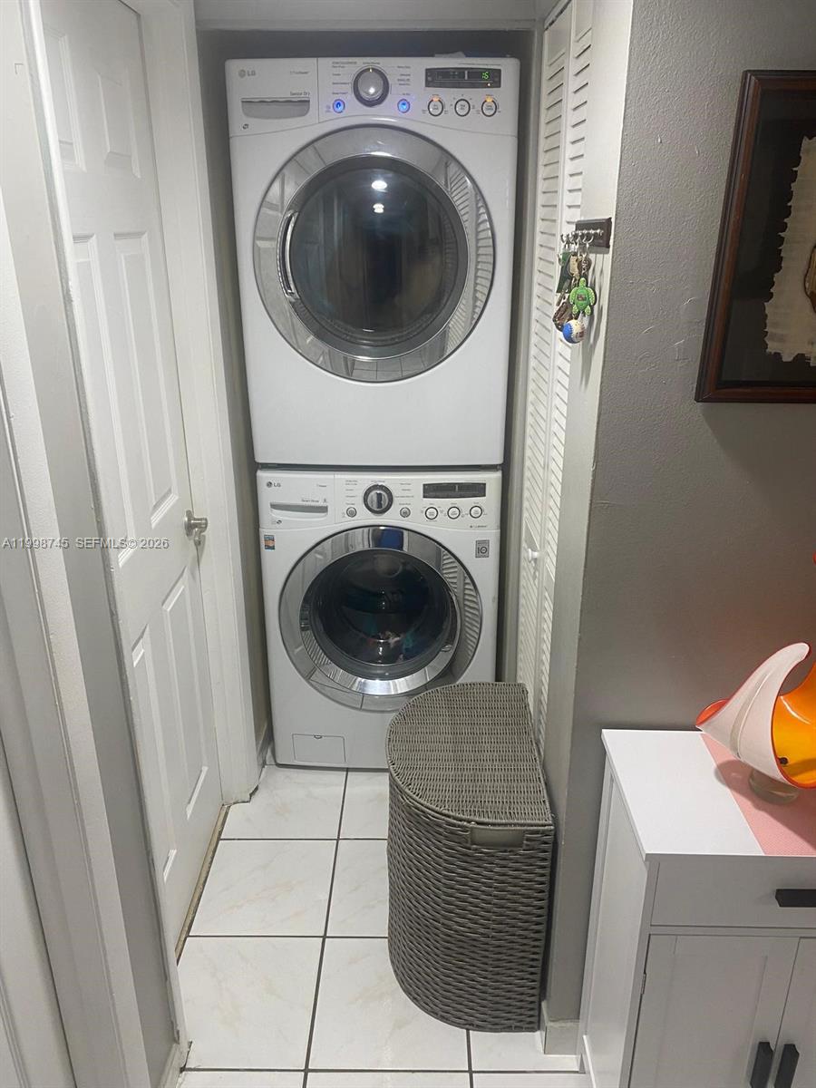 LAKESIDE XI CONDO PH III - Residential Lease