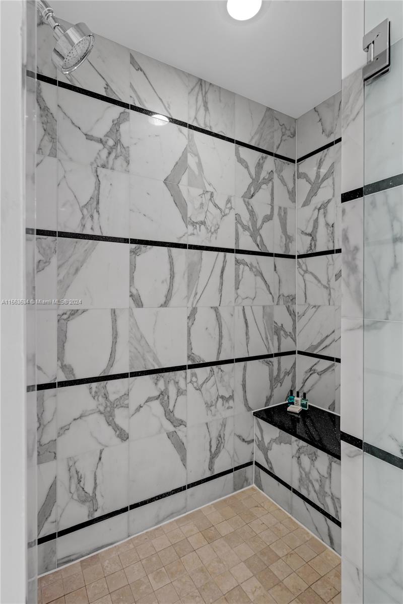 FONTAINEBLEAU III OCEAN C - Residential