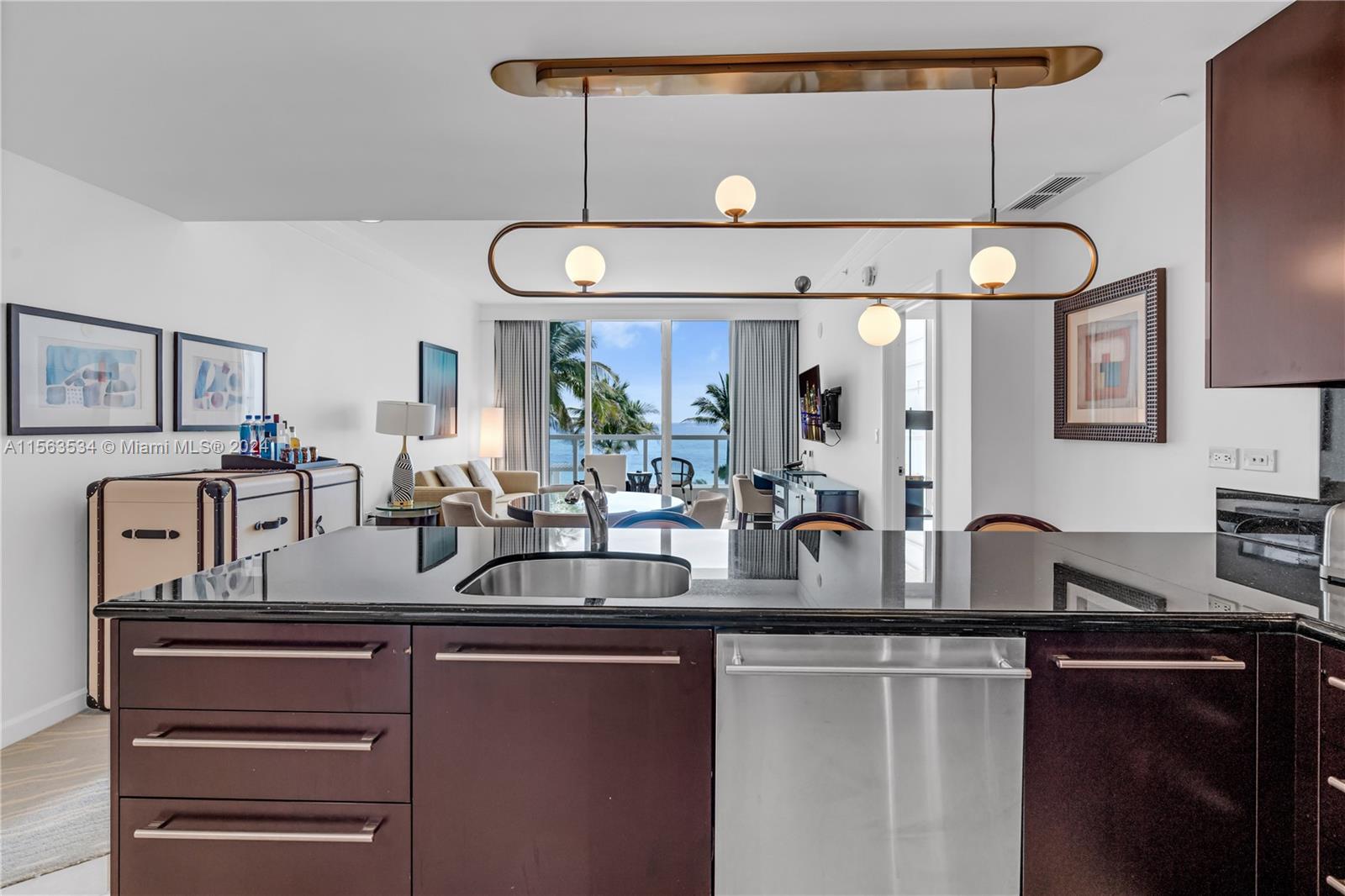 FONTAINEBLEAU III OCEAN C - Residential