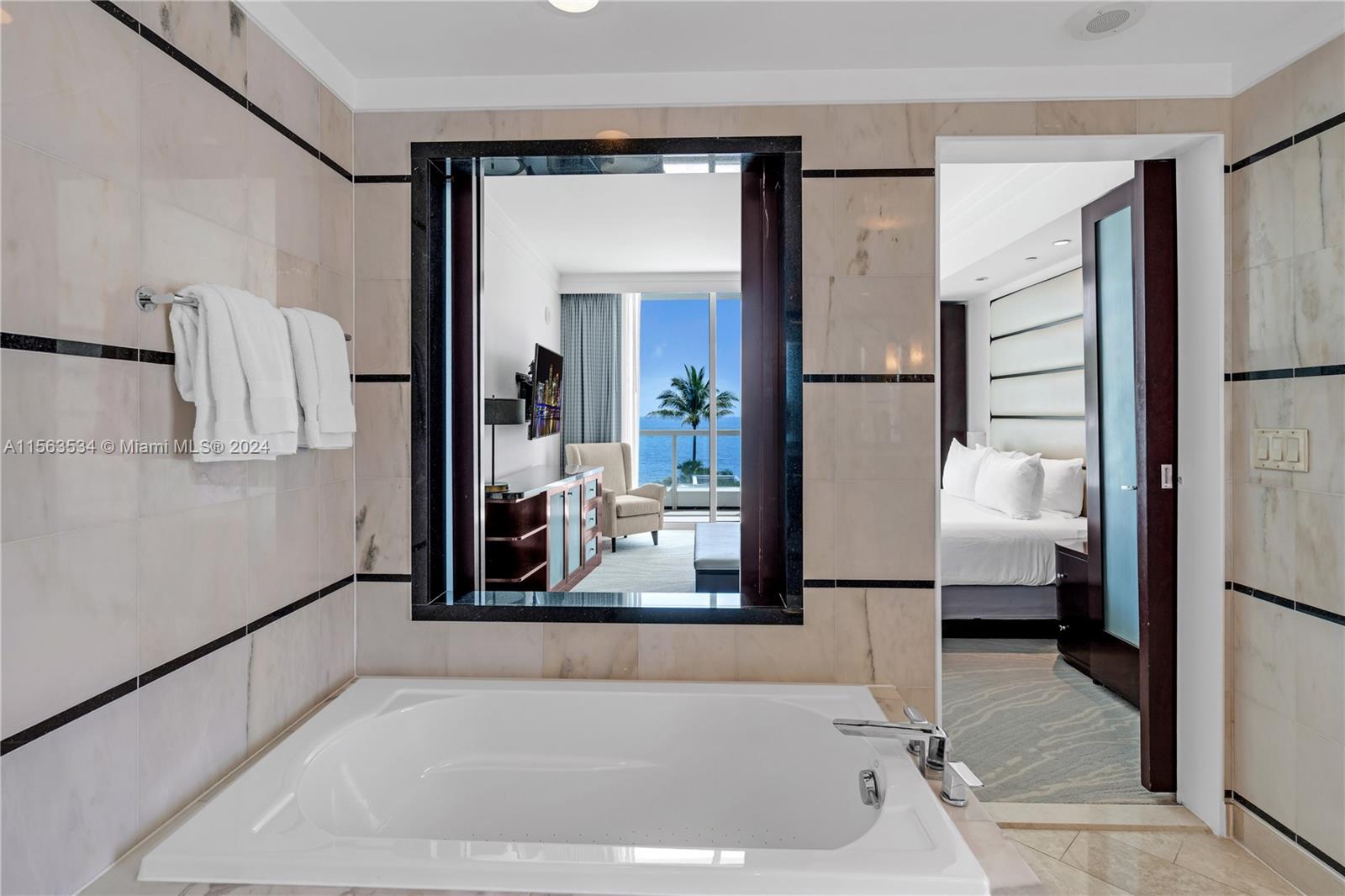 FONTAINEBLEAU III OCEAN C - Residential