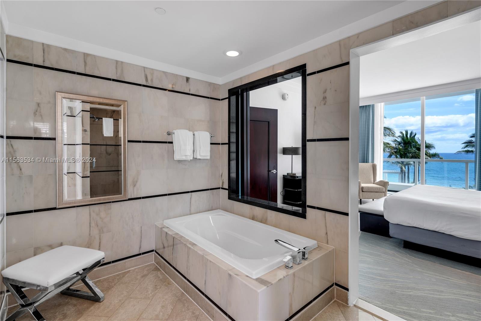 FONTAINEBLEAU III OCEAN C - Residential