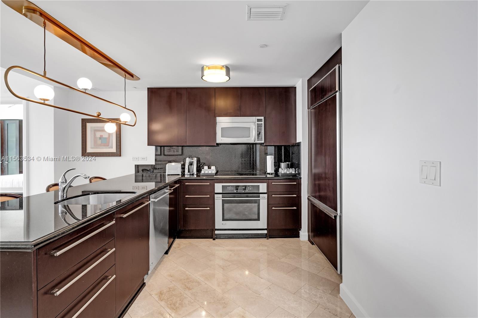 FONTAINEBLEAU III OCEAN C - Residential