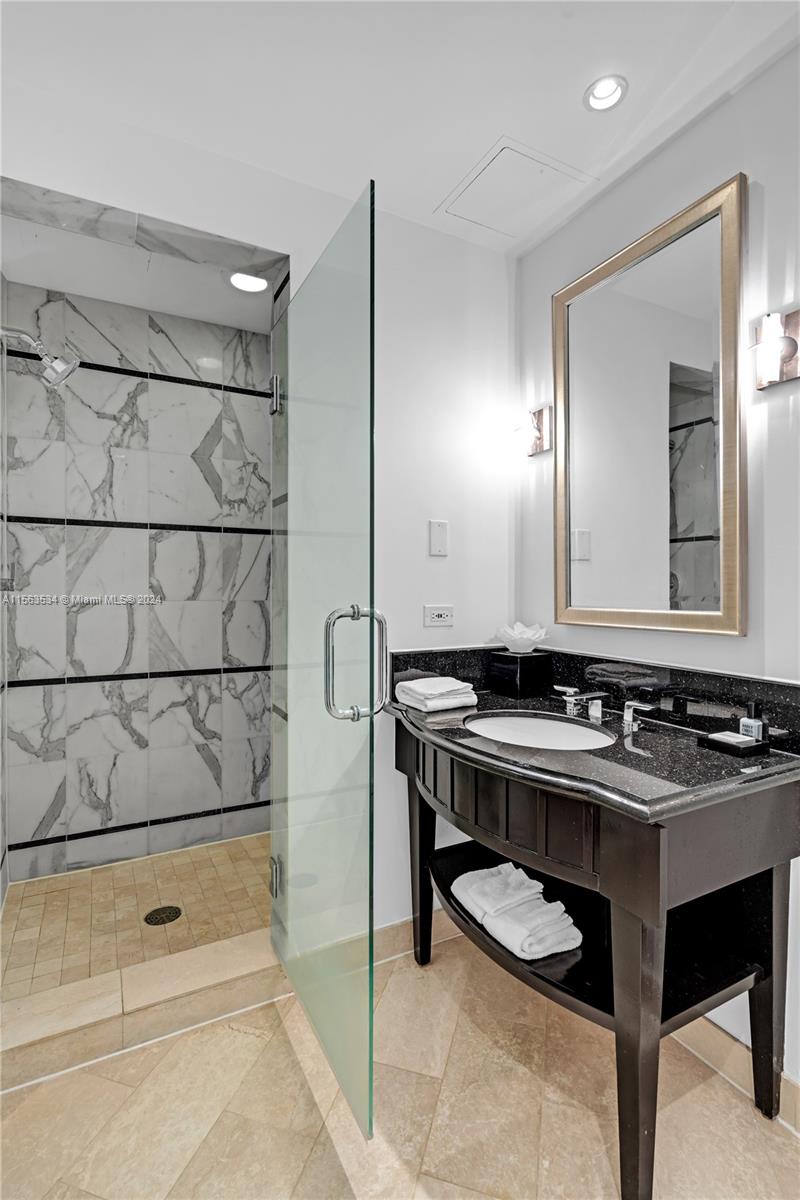 FONTAINEBLEAU III OCEAN C - Residential