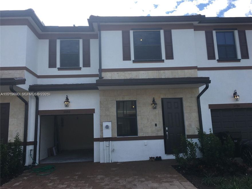 Beautiful and comfortable 3-bed/3-bath townhouse, in the exclusive gated Aquabella community. Features include stainless steel appliances, a convenient full bathroom on the first floor, a 1-car garage, and a private patio. Smart-home equipped with Alexa voice control. Enjoy resort-style amenities in a secure and well-maintained complex. Very low association fee. A must see!!