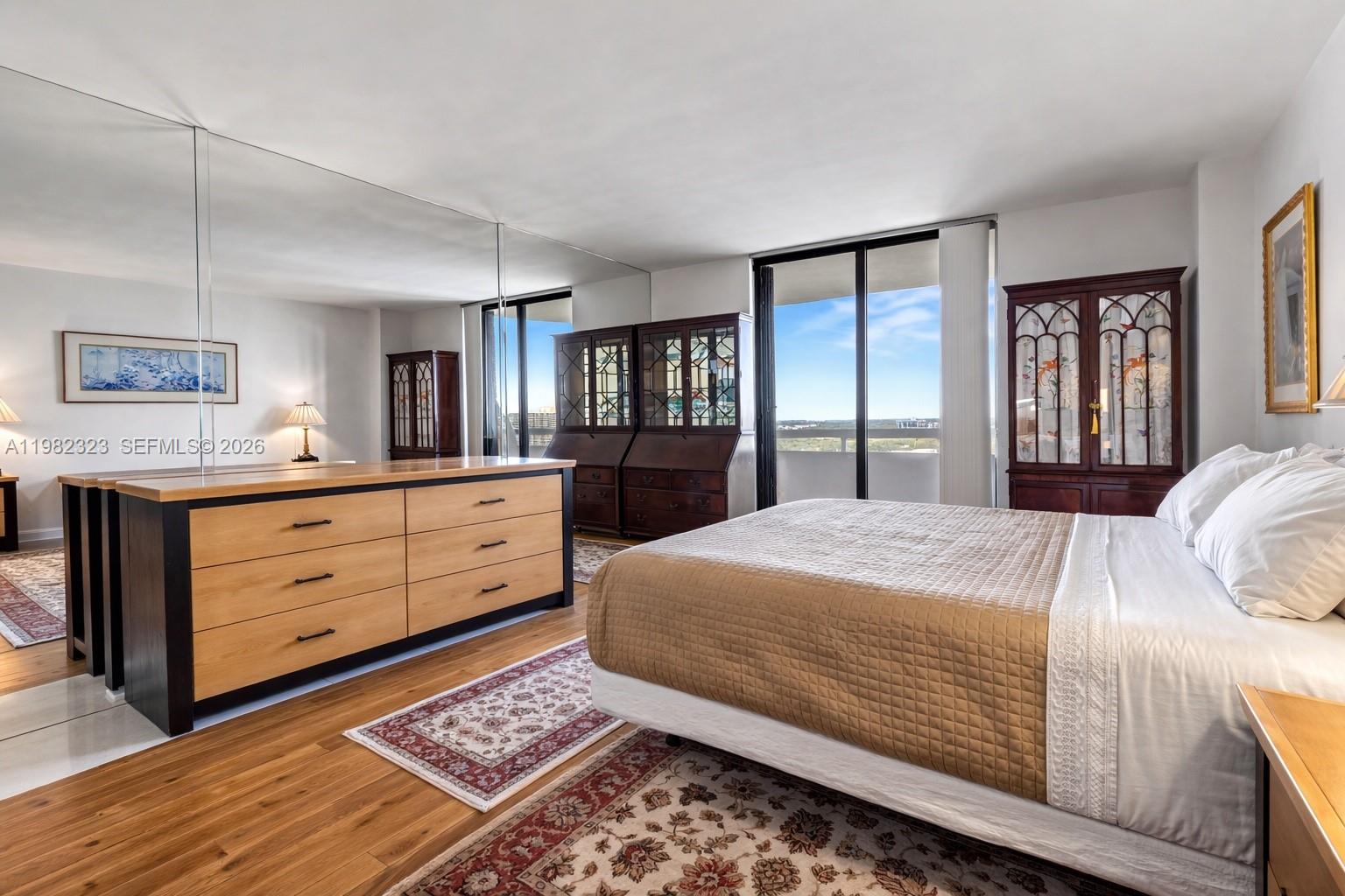 TOWERS OF QUAYSIDE CONDO - Residential