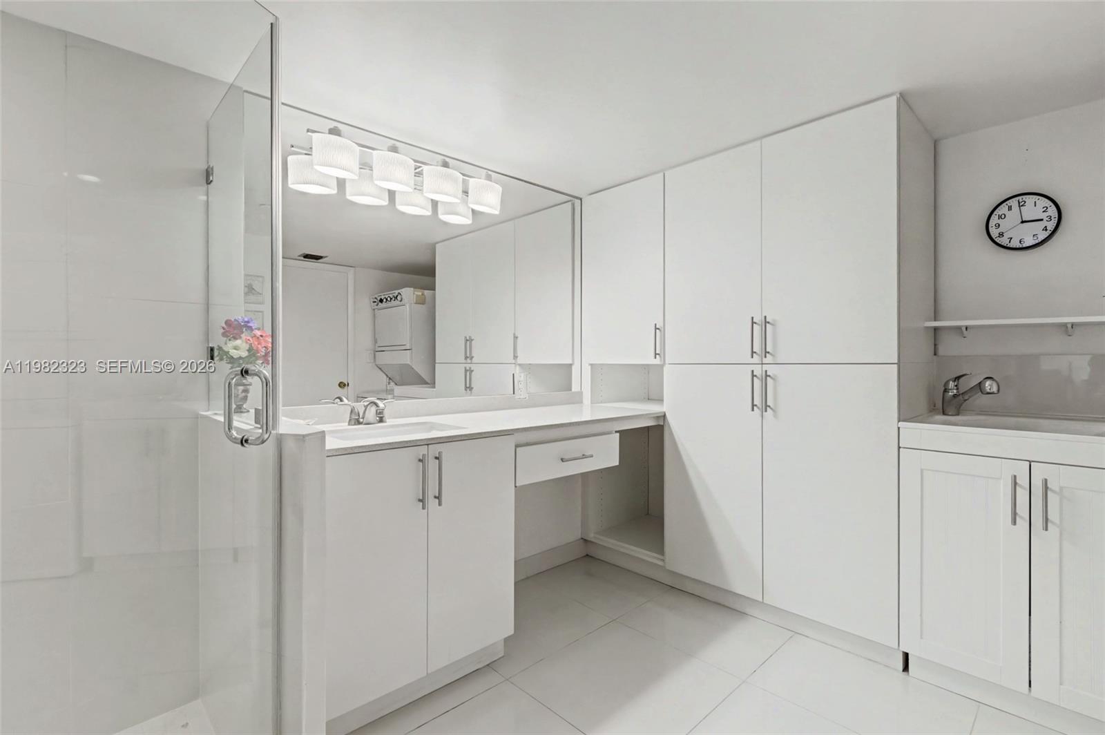 TOWERS OF QUAYSIDE CONDO - Residential