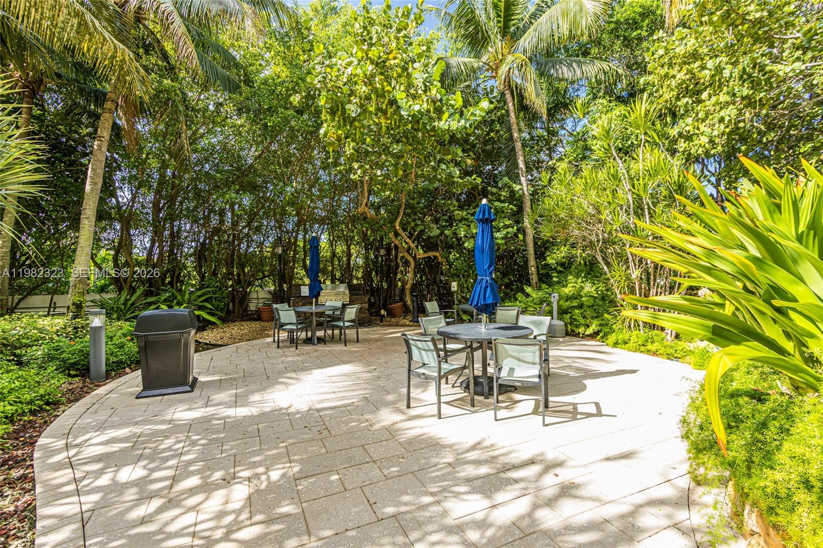 TOWERS OF QUAYSIDE CONDO - Residential