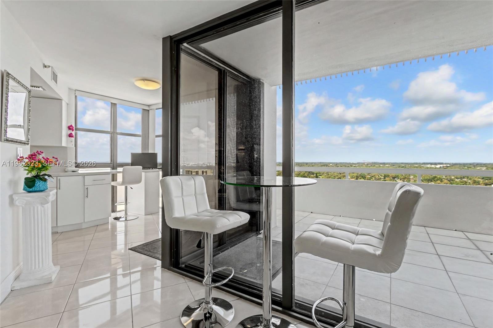 TOWERS OF QUAYSIDE CONDO - Residential