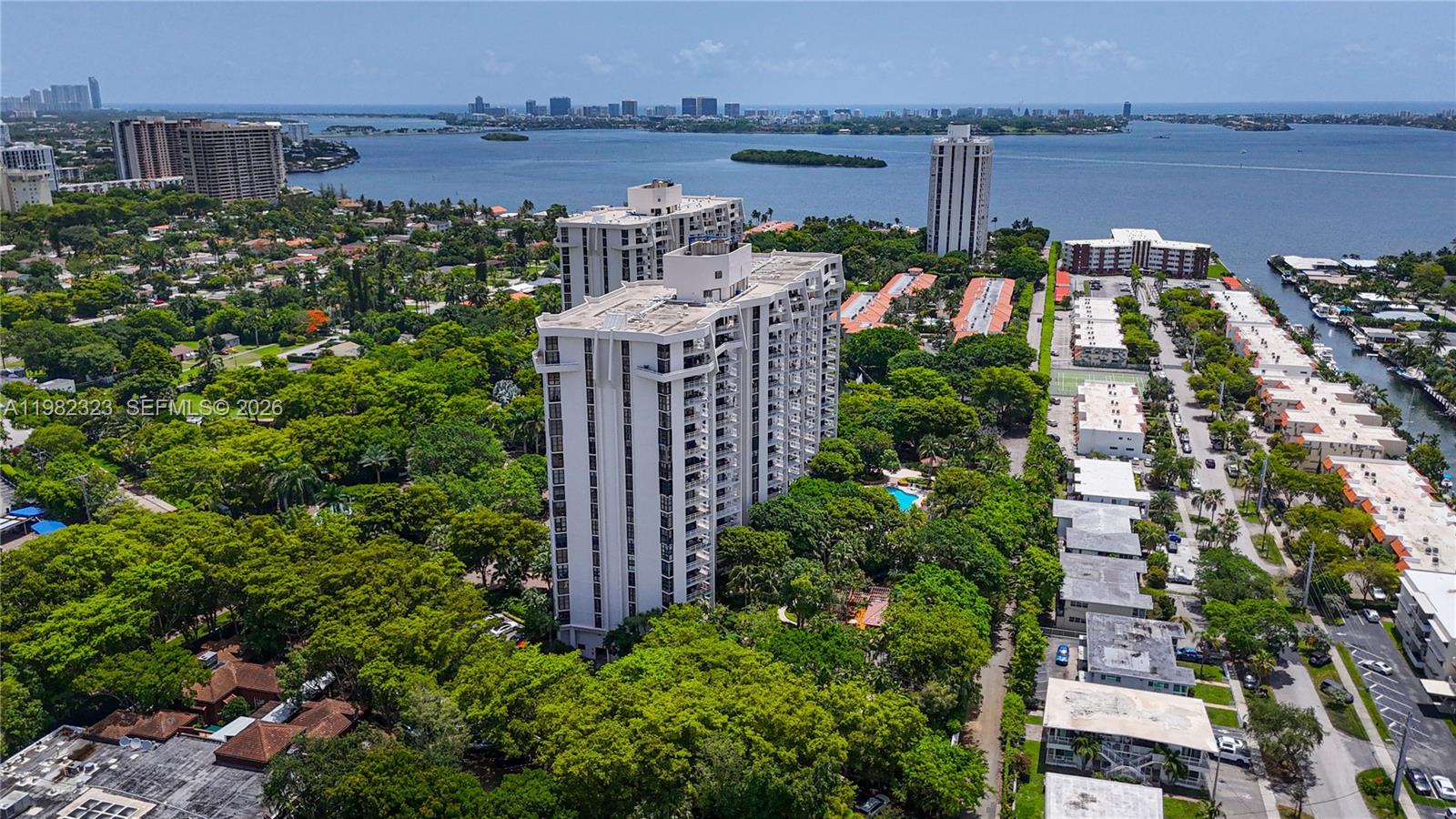 TOWERS OF QUAYSIDE CONDO - Residential