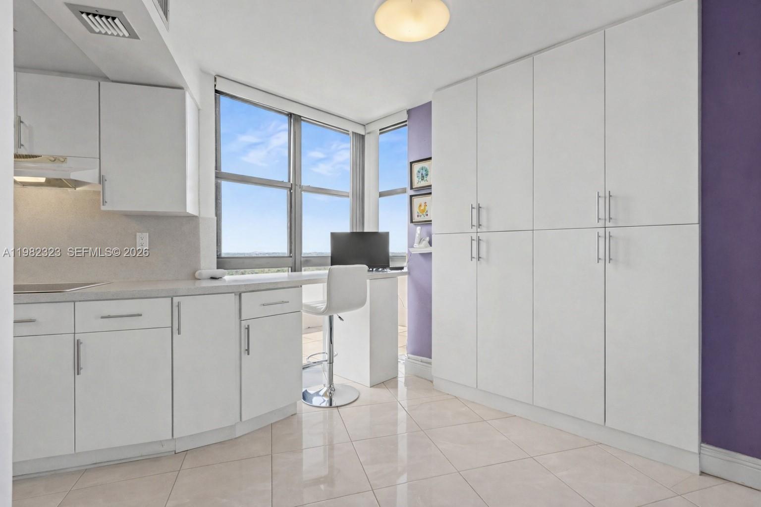 TOWERS OF QUAYSIDE CONDO - Residential