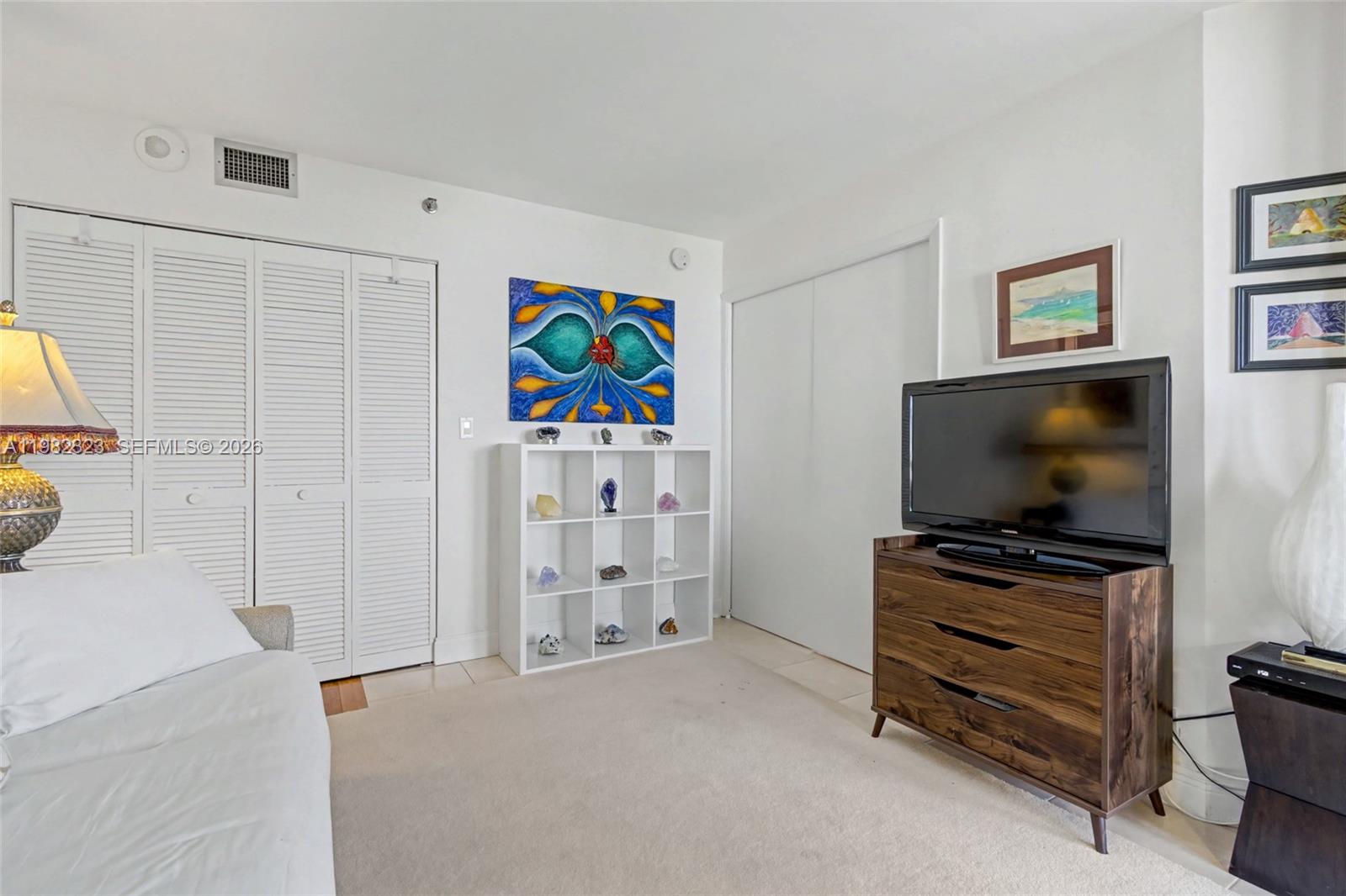 TOWERS OF QUAYSIDE CONDO - Residential