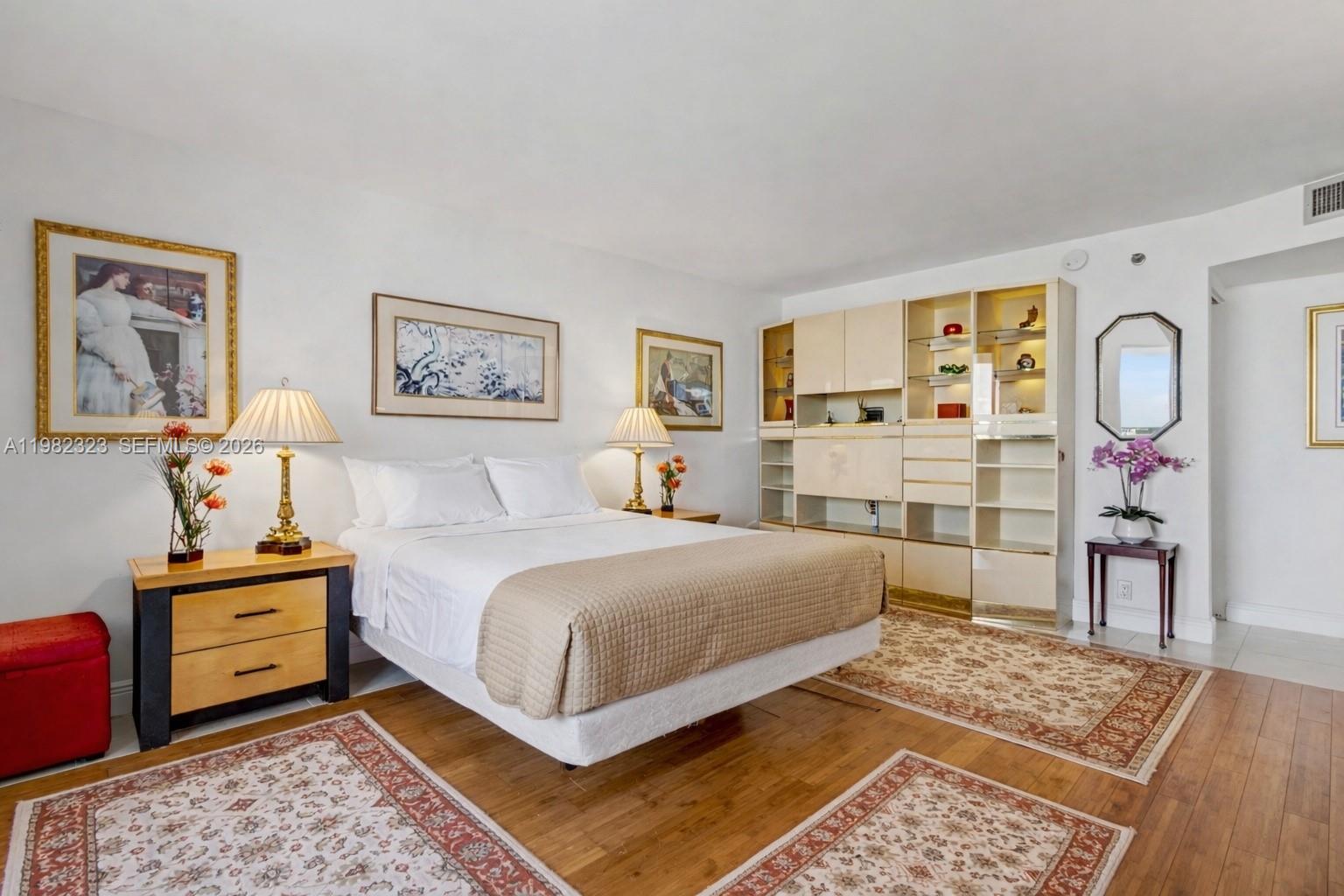 TOWERS OF QUAYSIDE CONDO - Residential