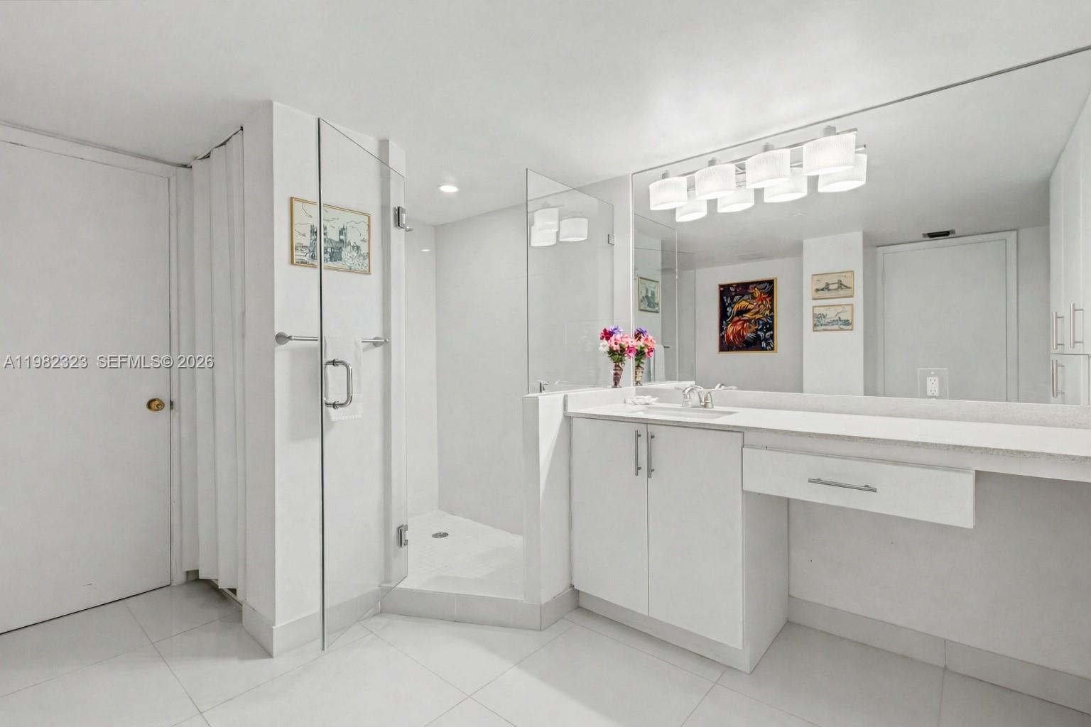 TOWERS OF QUAYSIDE CONDO - Residential