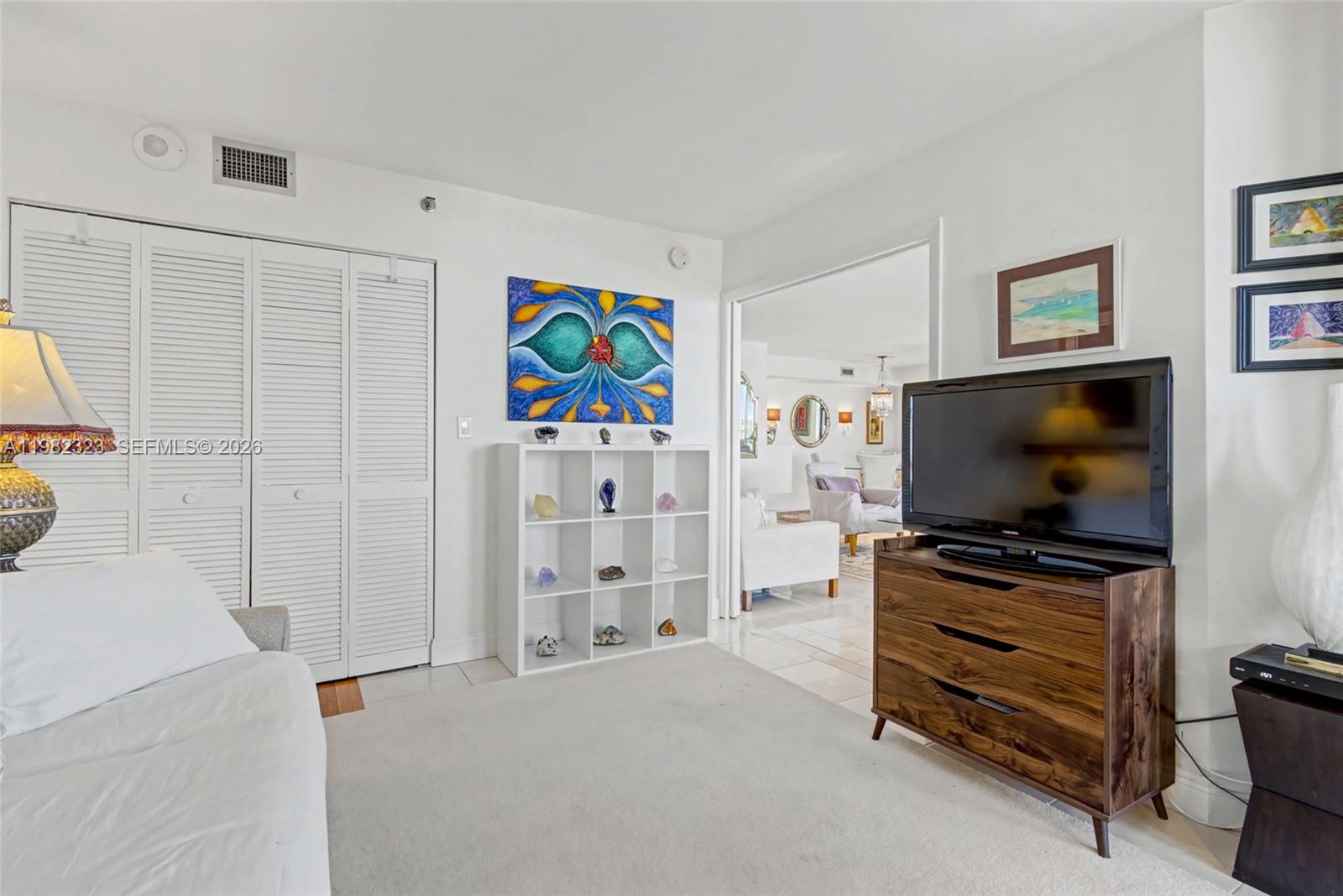 TOWERS OF QUAYSIDE CONDO - Residential