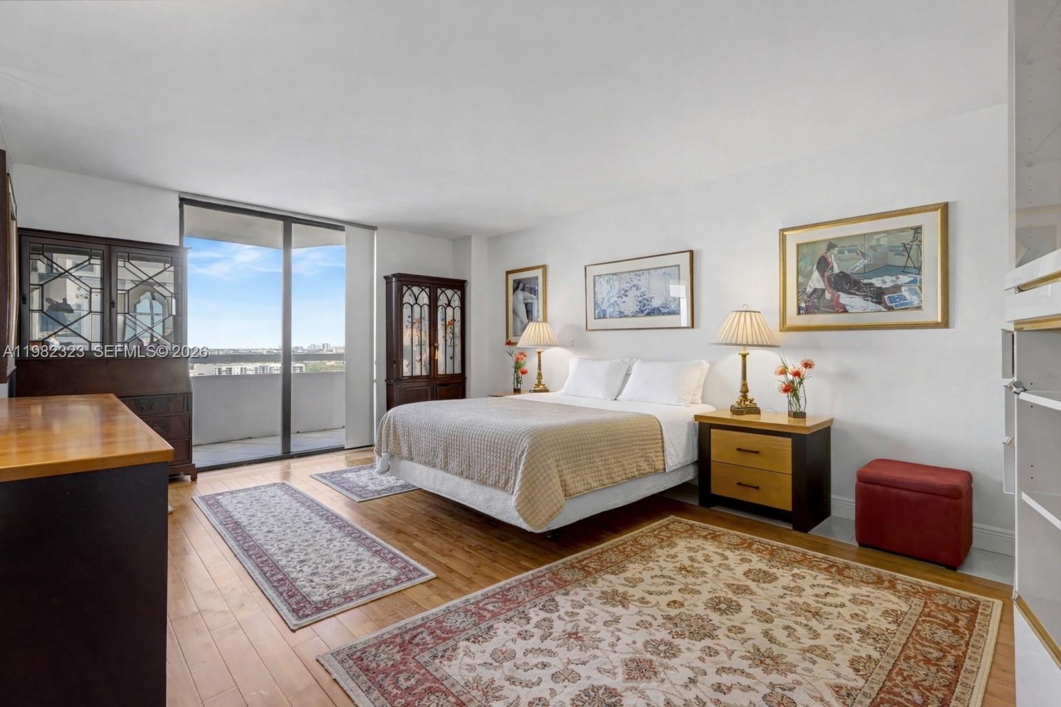 TOWERS OF QUAYSIDE CONDO - Residential