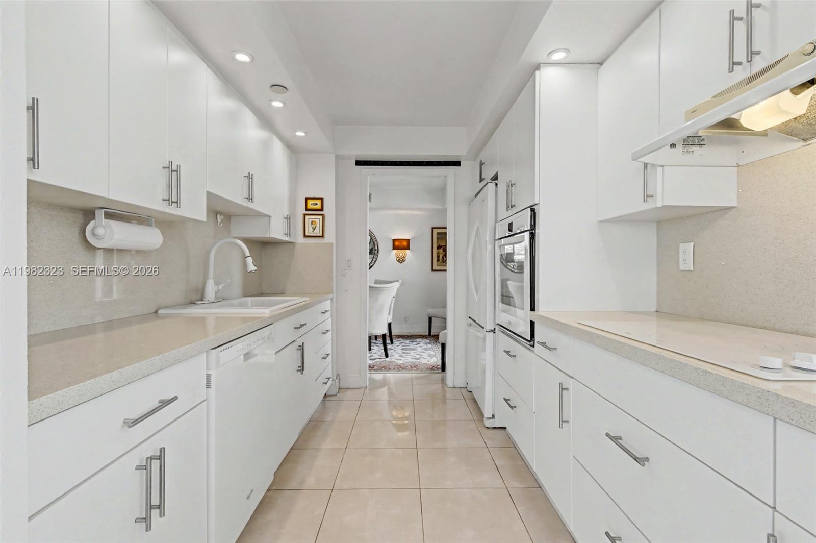 TOWERS OF QUAYSIDE CONDO - Residential