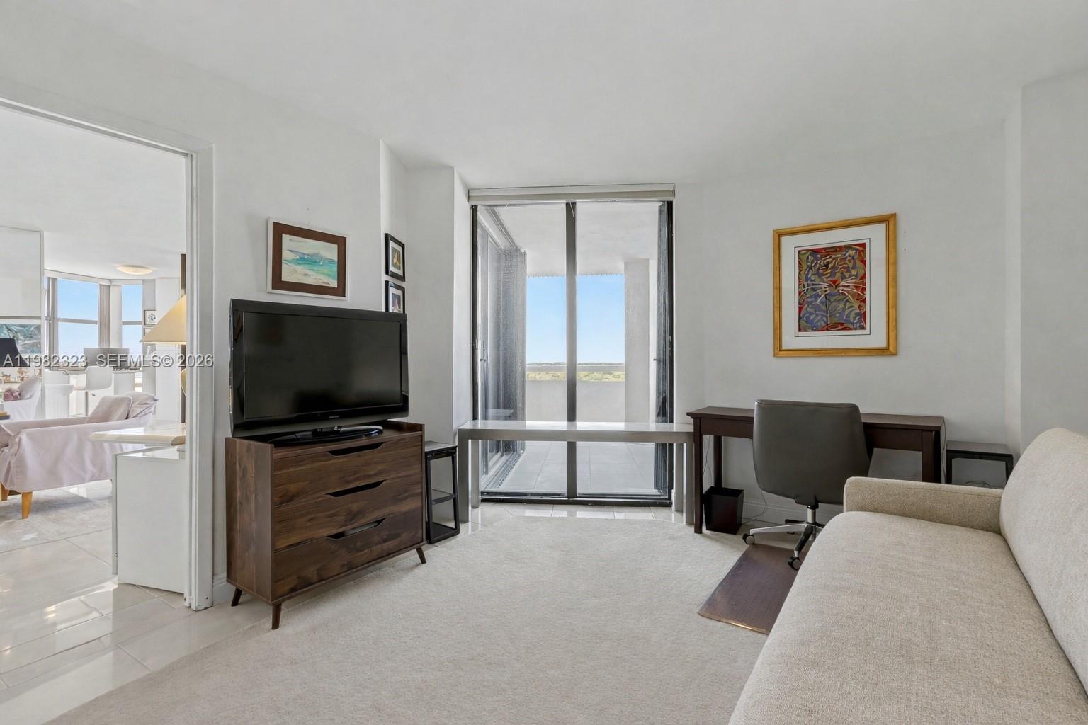 TOWERS OF QUAYSIDE CONDO - Residential