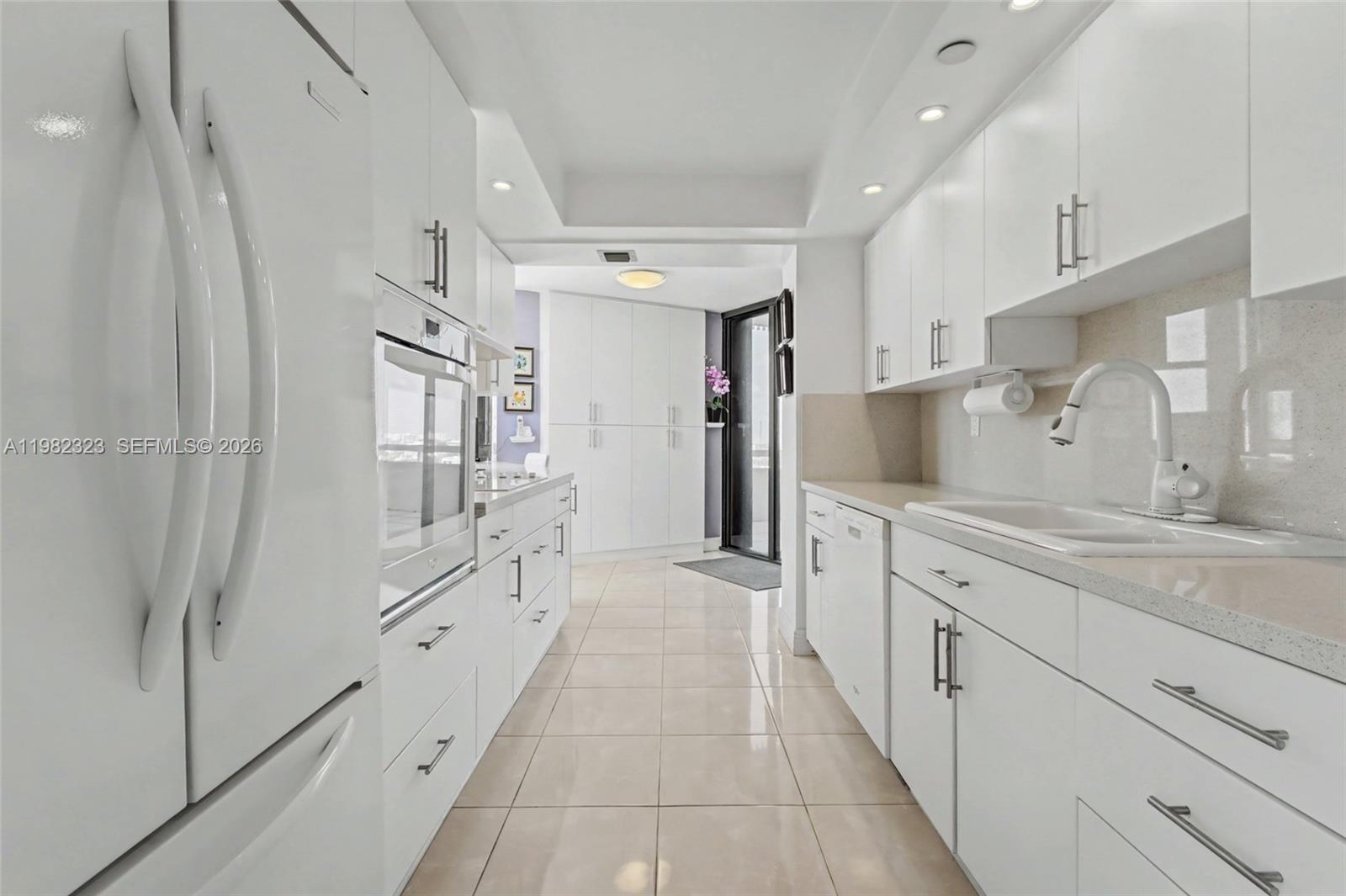 TOWERS OF QUAYSIDE CONDO - Residential