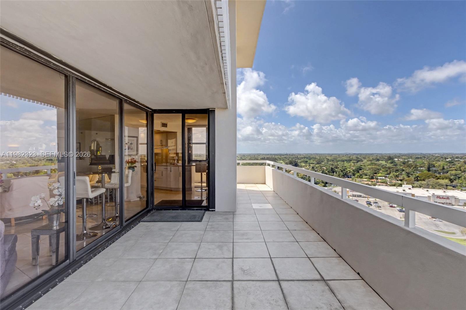 TOWERS OF QUAYSIDE CONDO - Residential