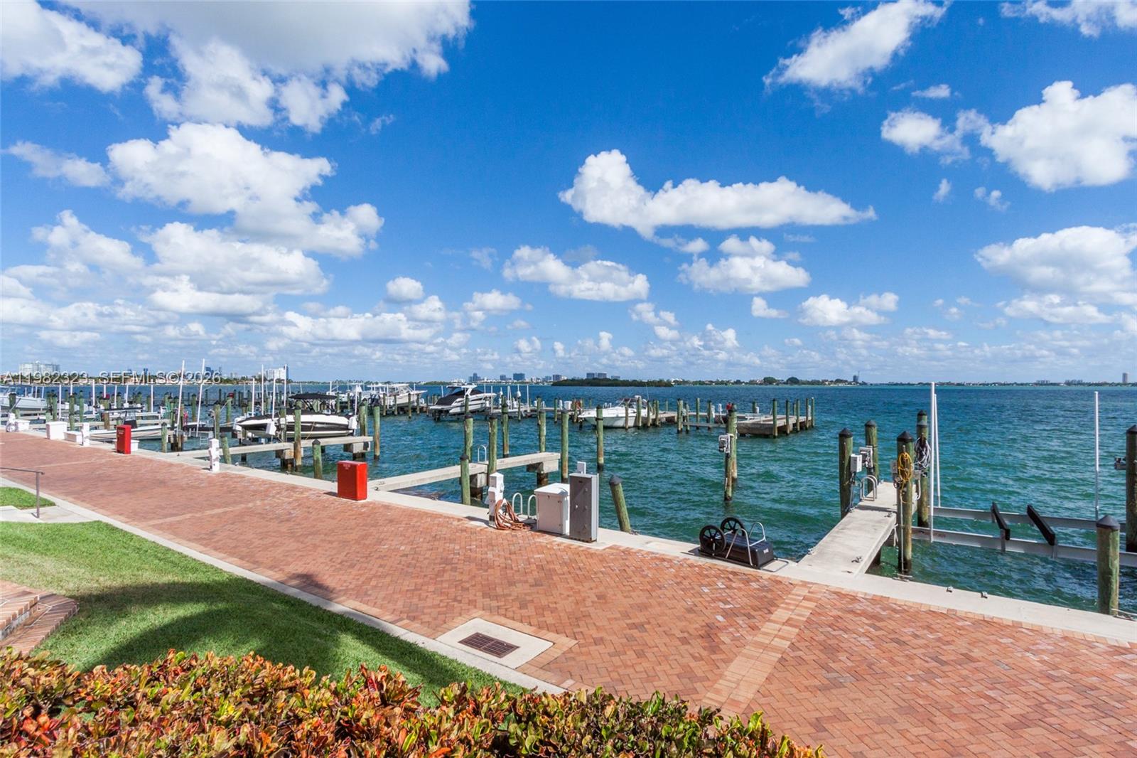 TOWERS OF QUAYSIDE CONDO - Residential