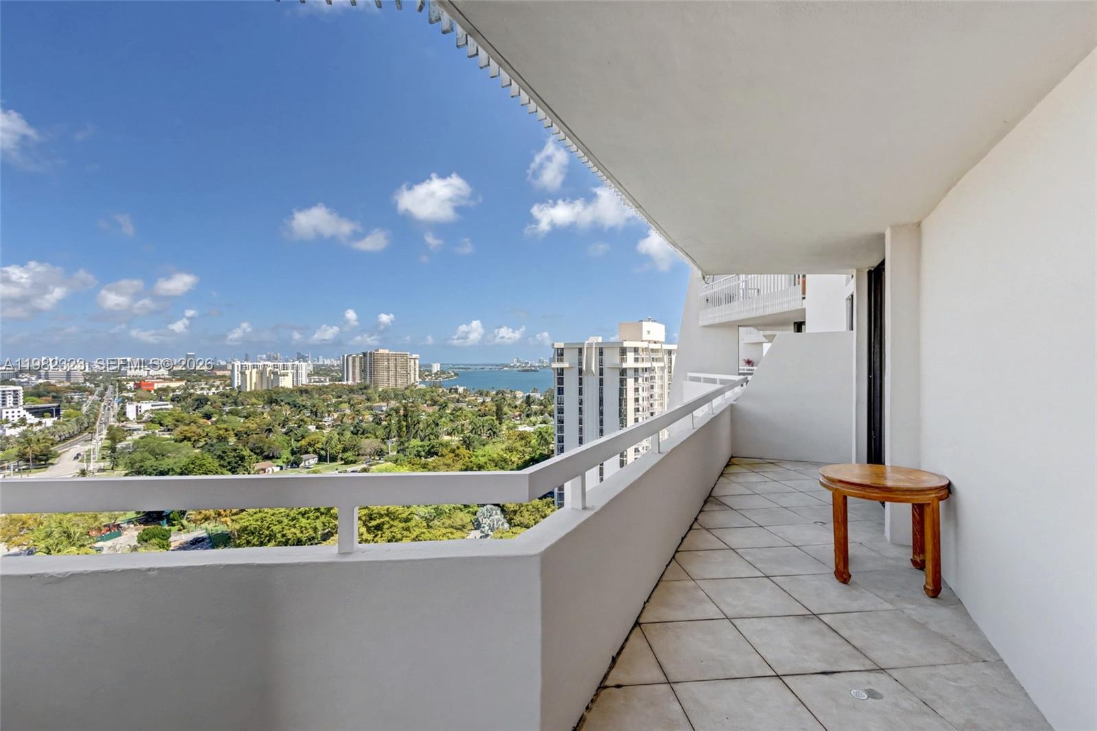 TOWERS OF QUAYSIDE CONDO - Residential