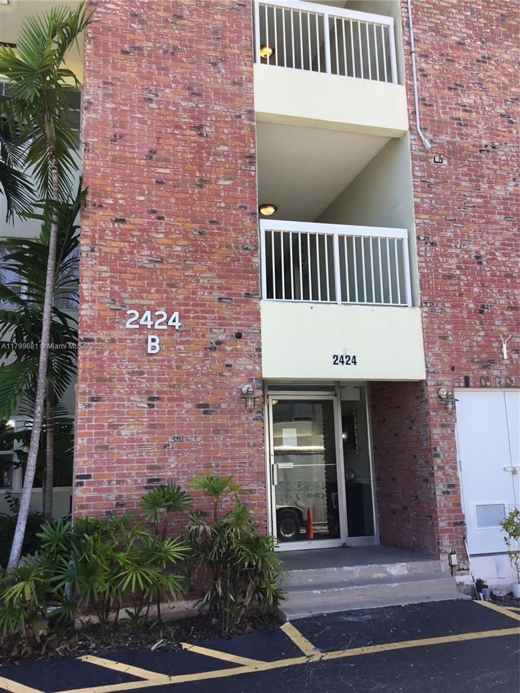 Photo of 2424 SE 17th Causeway #311B, Fort Lauderdale, FL 33316 (MLS # A11799681)