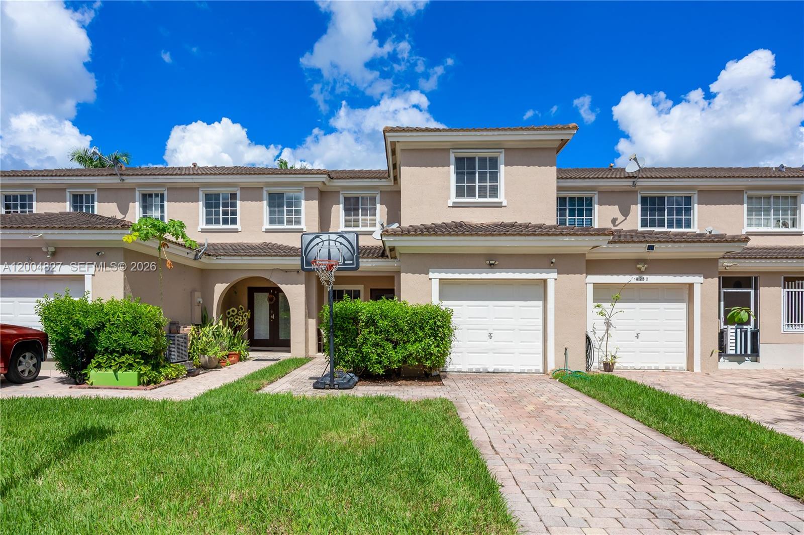 MANDARIN LAKES - Residential