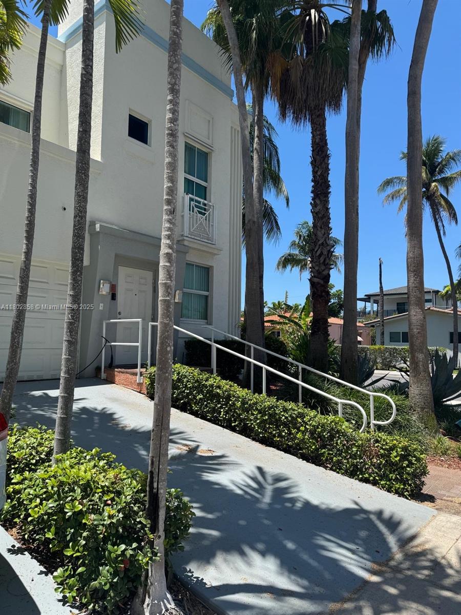 9172 Collins Ave 12