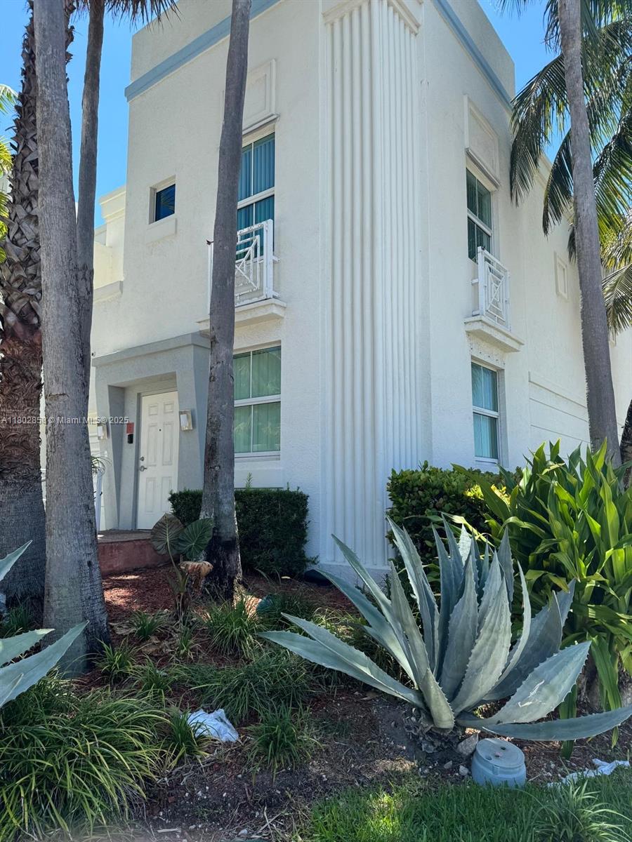 9172 Collins Ave 12