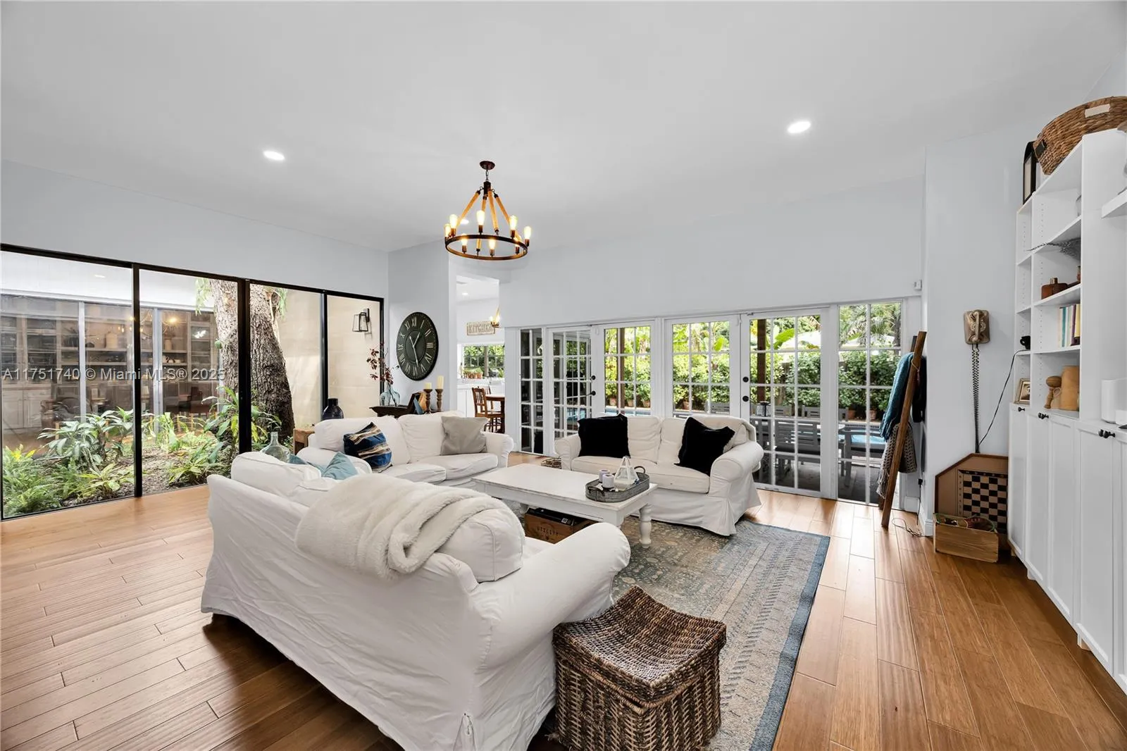 Palmetto Bay, Florida 33158, United States, 4 Bedrooms Bedrooms, ,5 BathroomsBathrooms,Residential,Active,76671