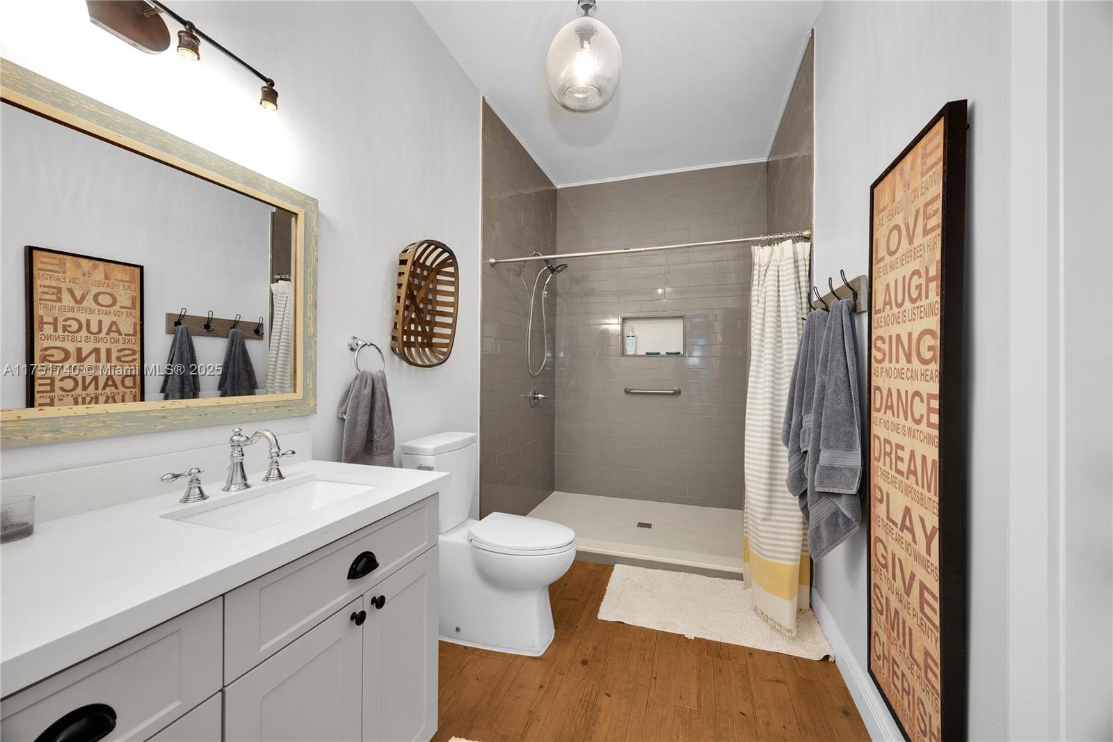 RIVIERA HOMES - Residential