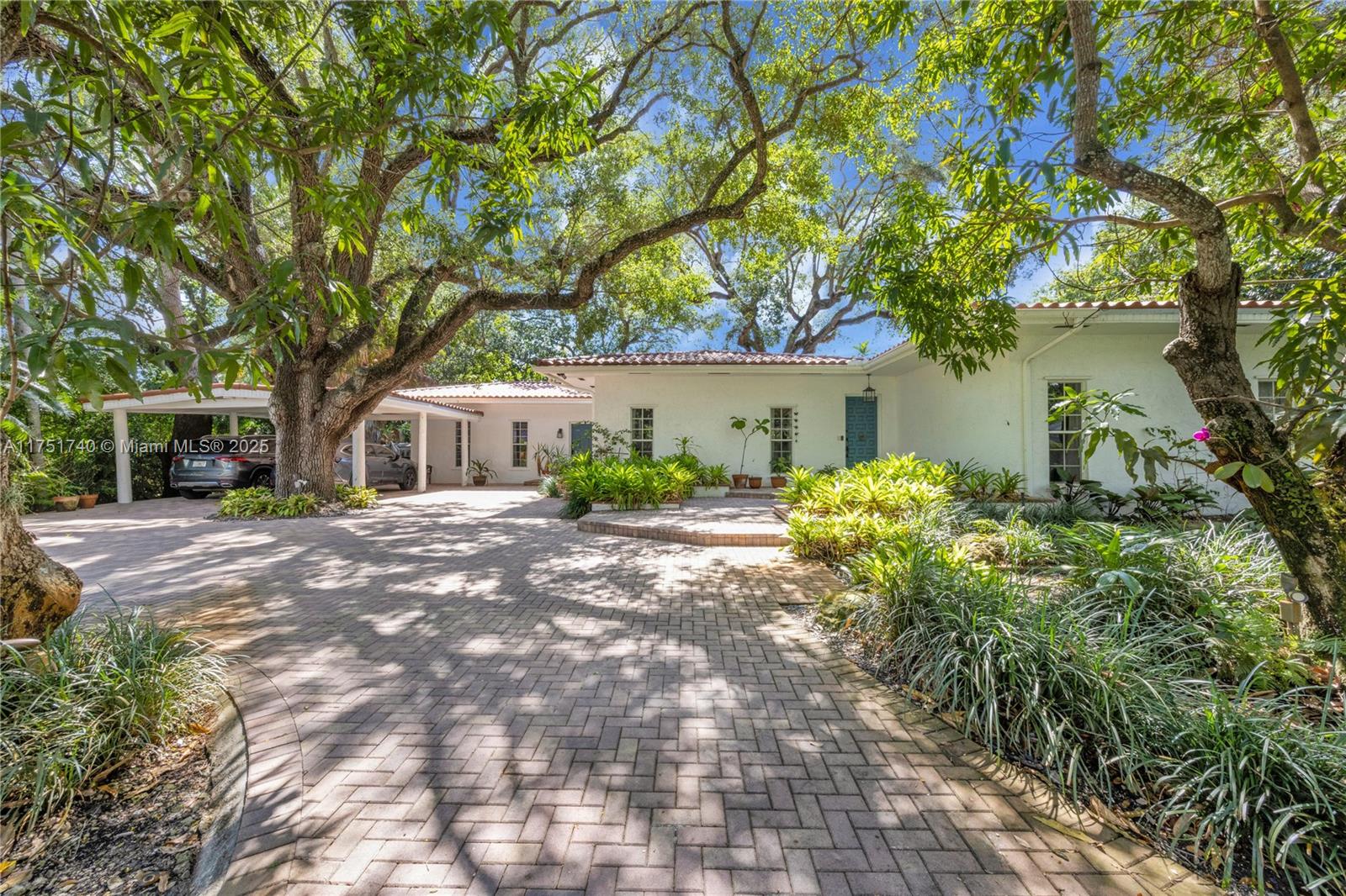 14345 Sw 72nd Ct, Palmetto Bay, Miami-Dade County, Florida - 4 Bedrooms  
5 Bathrooms - 